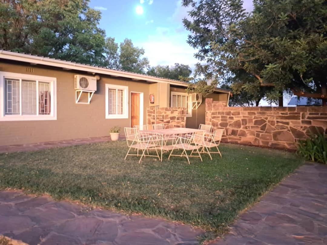 Koha Guesthouse Mariental Exterior foto